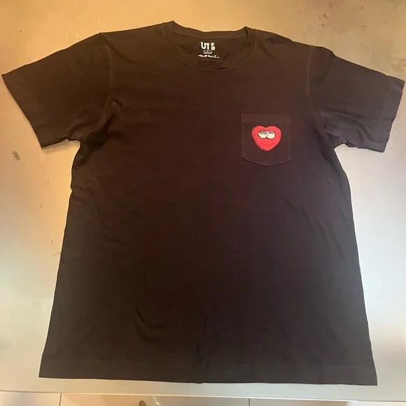 Uniqlo x Kaws Collab T-Shirt Sz. Large Black - Picture 1 of 3